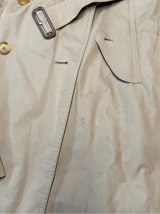 Burberry trench coat. - Picture 15 of 15